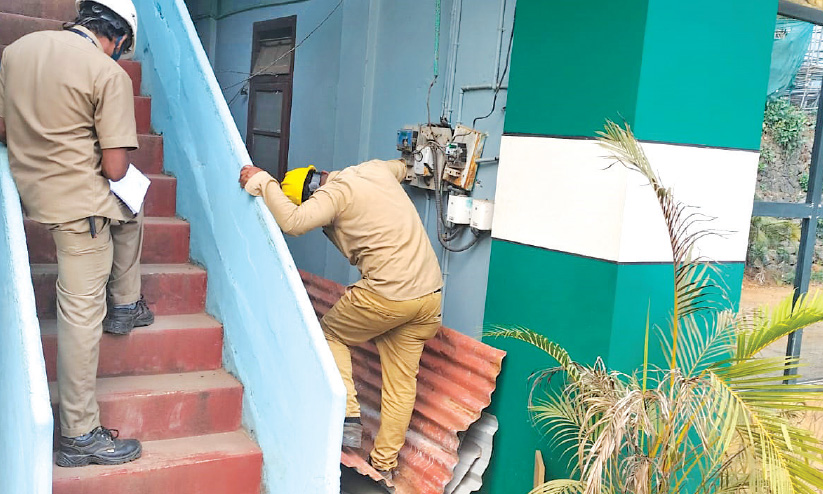 മു​ന്ന​റി​യി​പ്പി​ല്ലാ​തെ സ​ഹ​ക​ര​ണ ആ​യു​ർ​വേ​ദ ആ​ശു​പ​ത്രി​ഫ്യൂ​സ് ഊ​രി കെ.​എ​സ്.​ഇ.​ബി