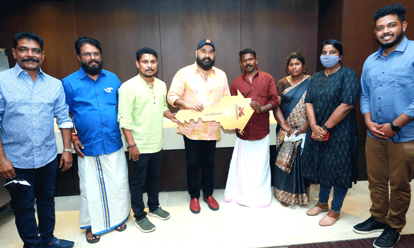 ലാ​ൽ കെ​യേ​ഴ്സ് കു​വൈ​ത്ത്​ വീ​ട്​ നി​ർ​മി​ച്ചു​ന​ൽ​കി