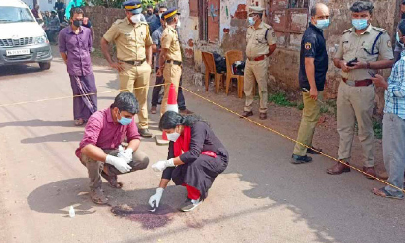 ഹോട്ടലുടമയുടെ കൊല: പ്രതികൾ പിടിയിലായത് മണിക്കൂറുകൾക്കകം ഹോട്ടലുടമയുടെ കൊല: പ്രതികൾ പിടിയിലായത് മണിക്കൂറുകൾക്കകം