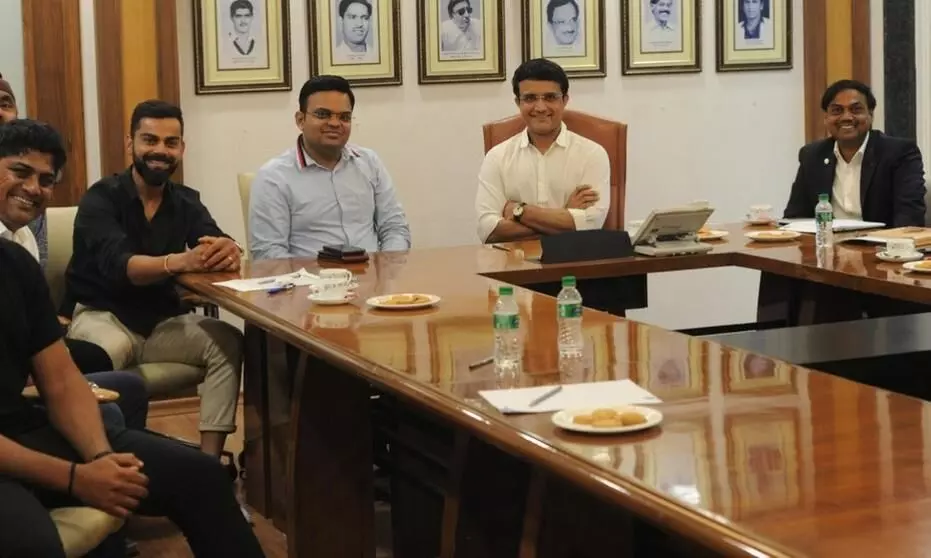 ചട്ടം ലംഘിച്ച് സെലക്ഷൻ കമ്മിറ്റി യോഗങ്ങളിൽ പങ്കെടുക്കുന്നു; സൗരവ് ഗാംഗുലി വീണ്ടും വിവാദത്തിൽ ചട്ടം ലംഘിച്ച് സെലക്ഷൻ കമ്മിറ്റി യോഗങ്ങളിൽ പങ്കെടുക്കുന്നു; സൗരവ് ഗാംഗുലി വീണ്ടും വിവാദത്തിൽ