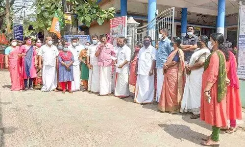 ഒരു വ്യക്തിക്ക് രണ്ട് ആനുകൂല്യം; പ്രതിഷേധയോഗം നടത്തി