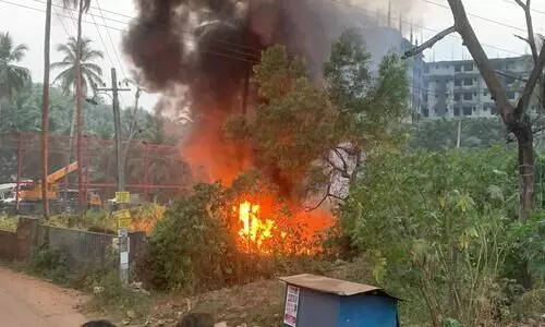 രാമനാട്ടുകര തോട്ടുങ്ങലിൽ തീപിടിത്തം