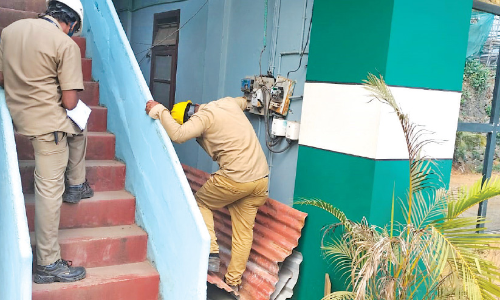 മുന്നറിയിപ്പില്ലാതെ സഹകരണ ആയുർവേദ ആശുപത്രിഫ്യൂസ് ഊരി കെ.എസ്.ഇ.ബി മുന്നറിയിപ്പില്ലാതെ സഹകരണ ആയുർവേദ ആശുപത്രിഫ്യൂസ് ഊരി കെ.എസ്.ഇ.ബി