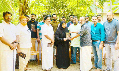 ക​വി​താ​സ​മാ​ഹാ​രം പ്ര​കാ​ശ​നം ചെ​യ്തു