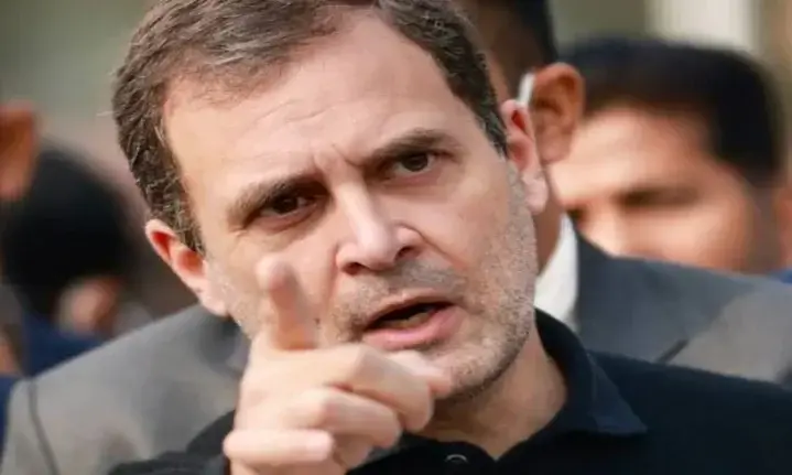 അവർ രണ്ട്​ ഇന്ത്യയെ സൃഷ്ടിക്കുന്നു; ഒന്ന്​ ധനികരുടേത്​​, ഒന്ന്​ ദരിദ്രരുടേതും​: തൊഴിലില്ലായ്മക്കെതിരെ രാഹുൽ ഗാന്ധി