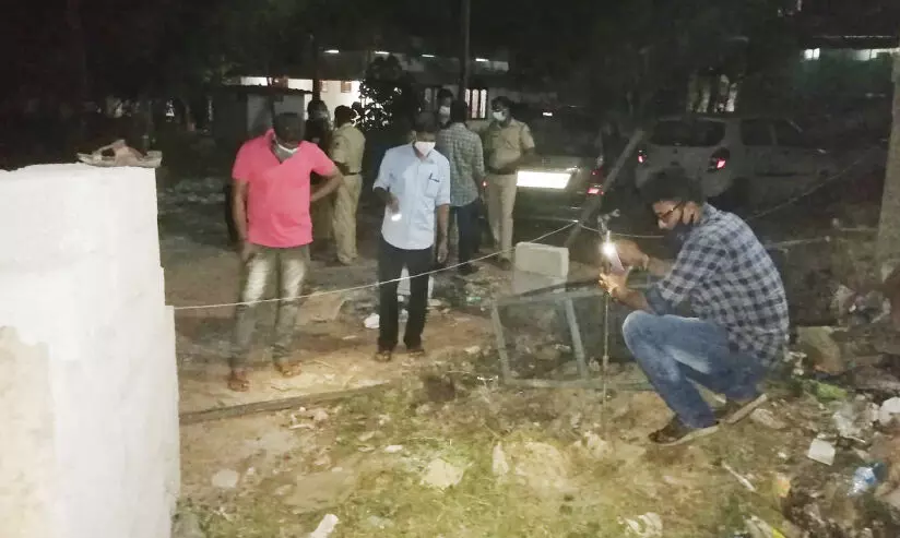 സൂപ്പർമാർക്കറ്റിന് പിറകിൽ സ്ഫോടനം; വ്യാപാരിക്ക് പരിക്ക്