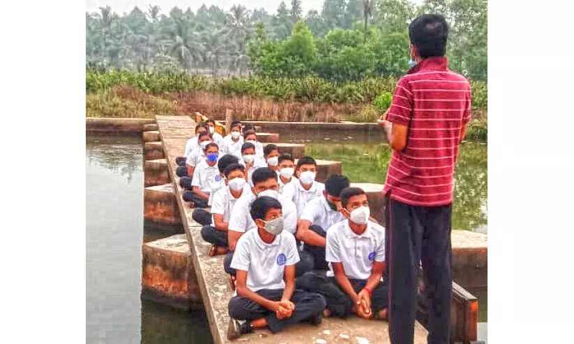ജൈവവൈവിധ്യം തൊട്ടറിഞ്ഞ് കുട്ടികളുടെ പഠനയാത്ര ജൈവവൈവിധ്യം തൊട്ടറിഞ്ഞ് കുട്ടികളുടെ പഠനയാത്ര