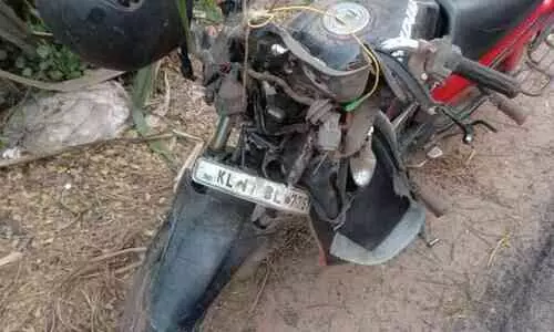 Koy 3 അപകടത്തിൽ പെട്ട ബൈക്ക്