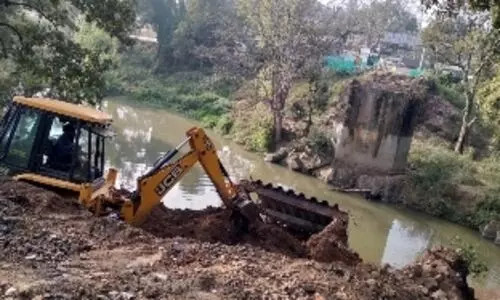മുതുമല തെപ്പക്കാട്ടിലെ ഇരുമ്പുപാലം പൊളിച്ചു നീക്കി.