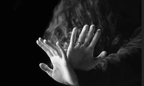 ബസ്​സ്റ്റാൻഡിൽ സംഘർഷം; ഭയന്നോടിയ യാത്രക്കാരിയുടെ കുഞ്ഞിന്​ വീണ്​ പരിക്ക്​