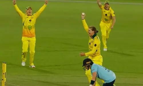 വ​നി​ത ആ​ഷ​സി​ലും ഓ​സീ​സ്