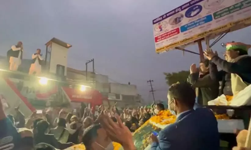 Priyanka Gandhi Akhilesh Yadav Crossed Paths In UP Video Priyanka Gandhi Akhilesh Yadav Crossed Paths In UP Video