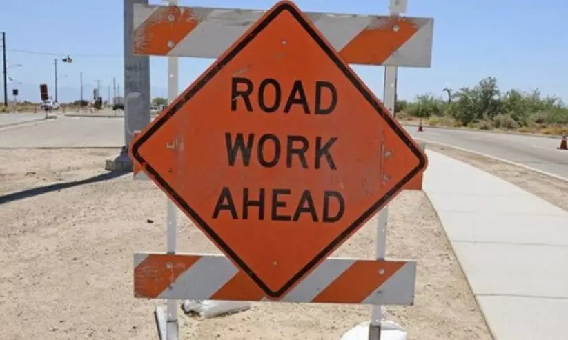 റോഡുകൾ ഭാഗികമായി അടച്ചു റോഡുകൾ ഭാഗികമായി അടച്ചു