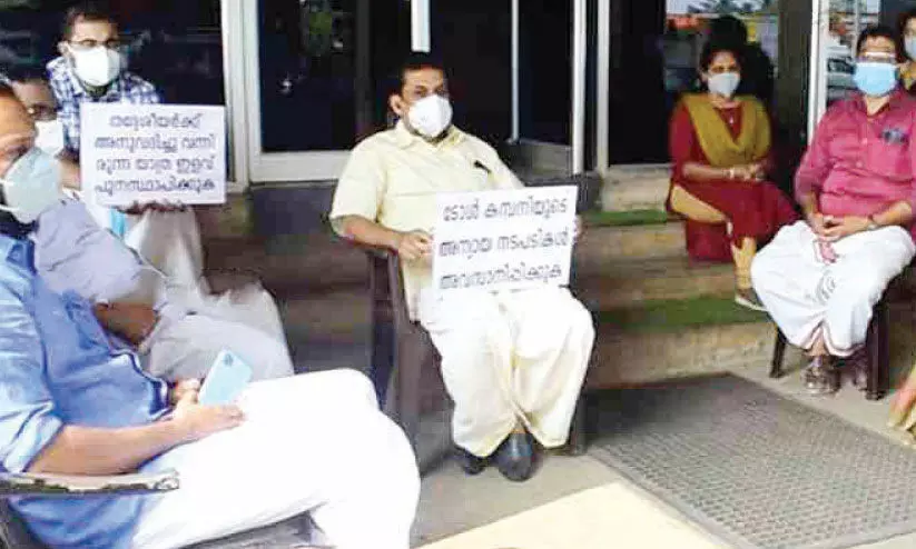 പാലിയേക്കരയിൽ തദ്ദേശീയർക്ക് യാത്ര ഇളവുകൾ തുടരും പാലിയേക്കരയിൽ തദ്ദേശീയർക്ക് യാത്ര ഇളവുകൾ തുടരും