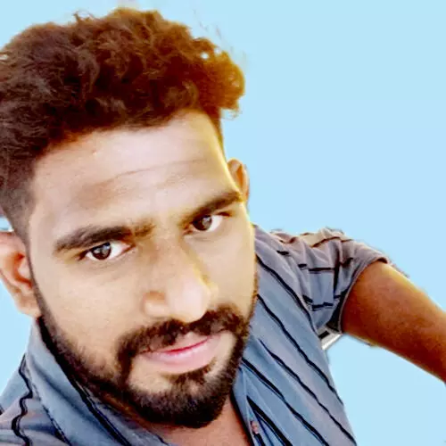 ബൈ​ക്ക് വൈ​ദ്യു​തി തൂ​ണി​ലി​ടി​ച്ച്​ യു​വാ​വ് മ​രി​ച്ചു