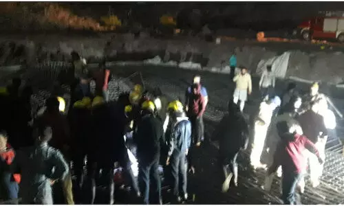 പുണെയിൽ നിർമാണത്തിലിരുന്ന കെട്ടിടം തകർന്നുവീണ് അഞ്ച് പേർക്ക് ദാരുണാന്ത്യം