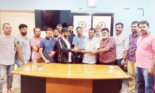 പു​വ്വ​ല്ലു​ർ കു​ഞ്ഞി​മു​ഹ​മ്മ​ദി​ന് യാ​ത്ര​യ​യ​പ്പ് ന​ൽ​കി