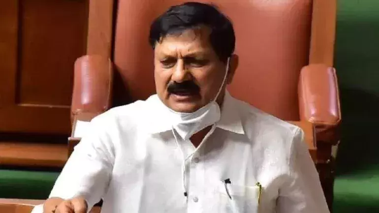 സ്കൂളുകളിൽ ഹിജാബോ കാവി ഷാളോ ധരിക്കേണ്ടെന്ന് കർണാടക ആഭ്യന്തര മന്ത്രി