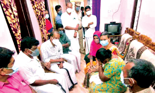 ആത്മഹത്യ ചെയ്ത വിദ്യാർഥിനിയുടെ വീട്‌ പട്ടികജാതി കമീഷൻ സന്ദർശിച്ചു