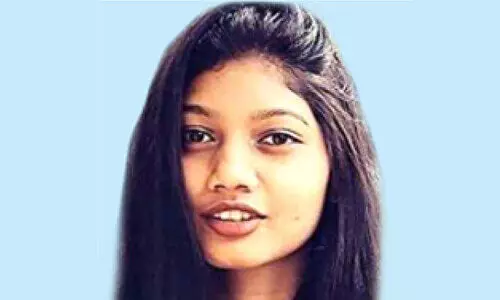 കോ​ള​ജ് വി​ദ്യാ​ർ​ഥി​നി തൂ​ങ്ങി മ​രി​ച്ച നി​ല​യി​ൽ