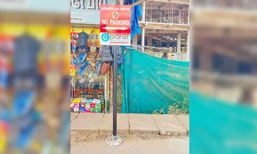 വാഹനം നിർത്തിയാൽ പിഴ; ബോർഡ് കാണുന്നില്ലെന്ന് ഡ്രൈവർമാർ