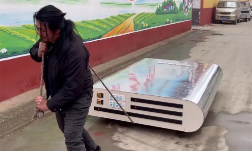 ഇനി ഏത് കാട്ടിലും പോയി ജീവിക്കാം..! ഭീമൻ പവർബാങ്കുമായി ഒരു യൂട്യൂബർ - വിഡിയോ