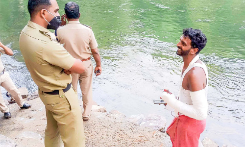 ഒഴുകിയ മൃതദേഹം ഷിഹാബുദ്ദീൻ കരക്കെത്തിച്ചത് പ്ലാ​സ്റ്റ​റി​ട്ട കൈ​യു​മാ​യി