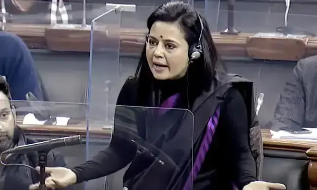 ദേഷ്യപ്പെടാതെ സംസാരിക്കണമെന്ന് ഉപദേശം: രമാദേവി അധ്യാപികയാണോയെന്ന് മഹുവ മൊയ്ത്ര