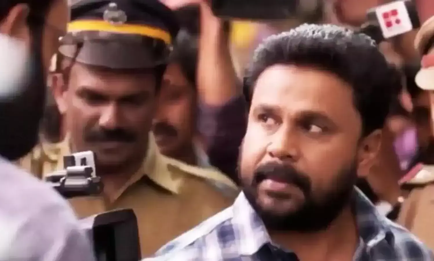 ഒരാളെ തട്ടാൻ തീരുമാനിക്കുമ്പോൾ ഗ്രൂപ്പിലിട്ട് തട്ടണം, ഒരു വർഷം ഫോൺ ഉപയോഗിക്കരുത്; ദിലീപിന്റെ ശബ്ദരേഖ പുറത്ത് ഒരാളെ തട്ടാൻ തീരുമാനിക്കുമ്പോൾ ഗ്രൂപ്പിലിട്ട് തട്ടണം, ഒരു വർഷം ഫോൺ ഉപയോഗിക്കരുത്; ദിലീപിന്റെ ശബ്ദരേഖ പുറത്ത്