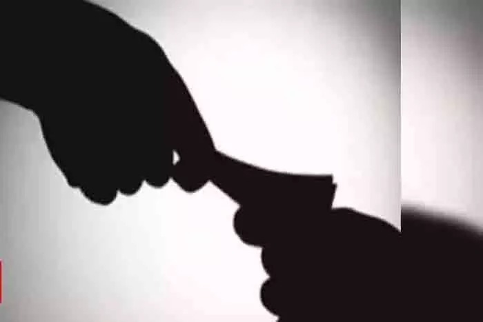 കാലിക്കറ്റിൽ സേവനത്തിന് കോഴ: മാതൃകാപരമായ നടപടി സ്വീകരിക്കും കാലിക്കറ്റിൽ സേവനത്തിന് കോഴ: മാതൃകാപരമായ നടപടി സ്വീകരിക്കും