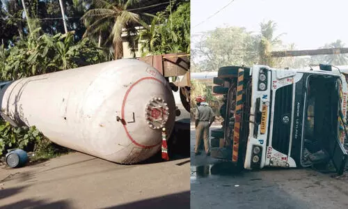 തലശ്ശേരിയിൽ ടാങ്കർ ലോറി മറിഞ്ഞു