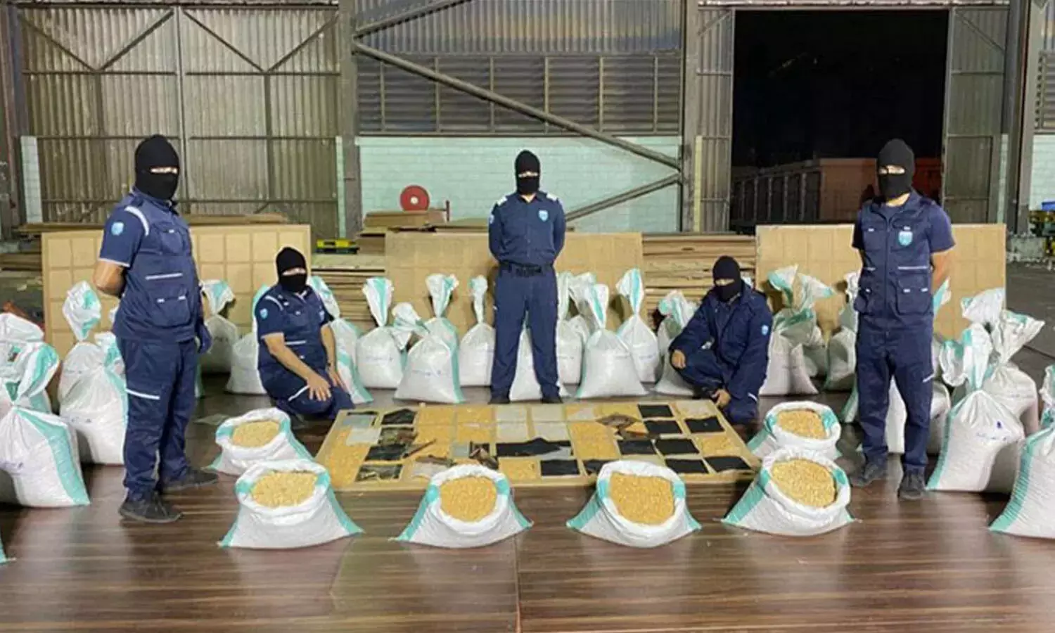 സൗദിയിലേക്ക് വന്ന 14 ലക്ഷത്തോളം ലഹരി ഗുളികകൾ പിടികൂടി സൗദിയിലേക്ക് വന്ന 14 ലക്ഷത്തോളം ലഹരി ഗുളികകൾ പിടികൂടി