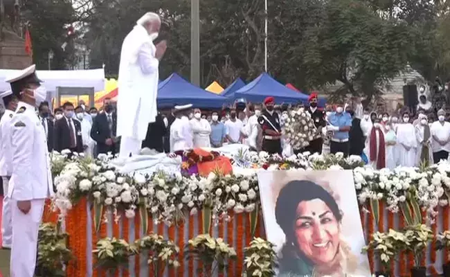 പ്രധാനമന്ത്രി നരേന്ദ്ര മോദി അന്ത്യാഞ്ജലി അർപ്പിക്കുന്നു പ്രധാനമന്ത്രി നരേന്ദ്ര മോദി അന്ത്യാഞ്ജലി അർപ്പിക്കുന്നു