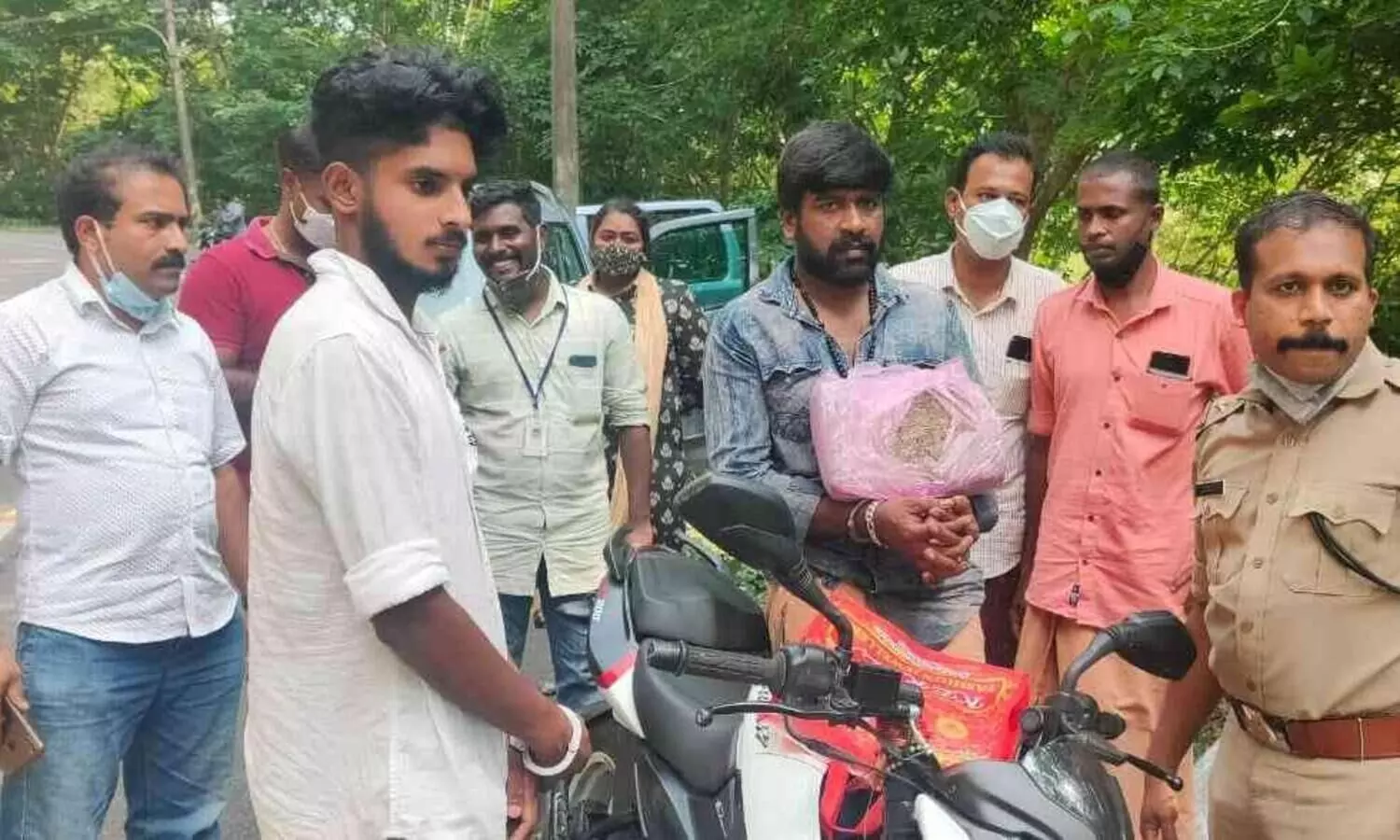 രണ്ട് കിലോ കഞ്ചാവുമായി എസ്.എഫ്.ഐ നേതാവ് പിടിയിൽ