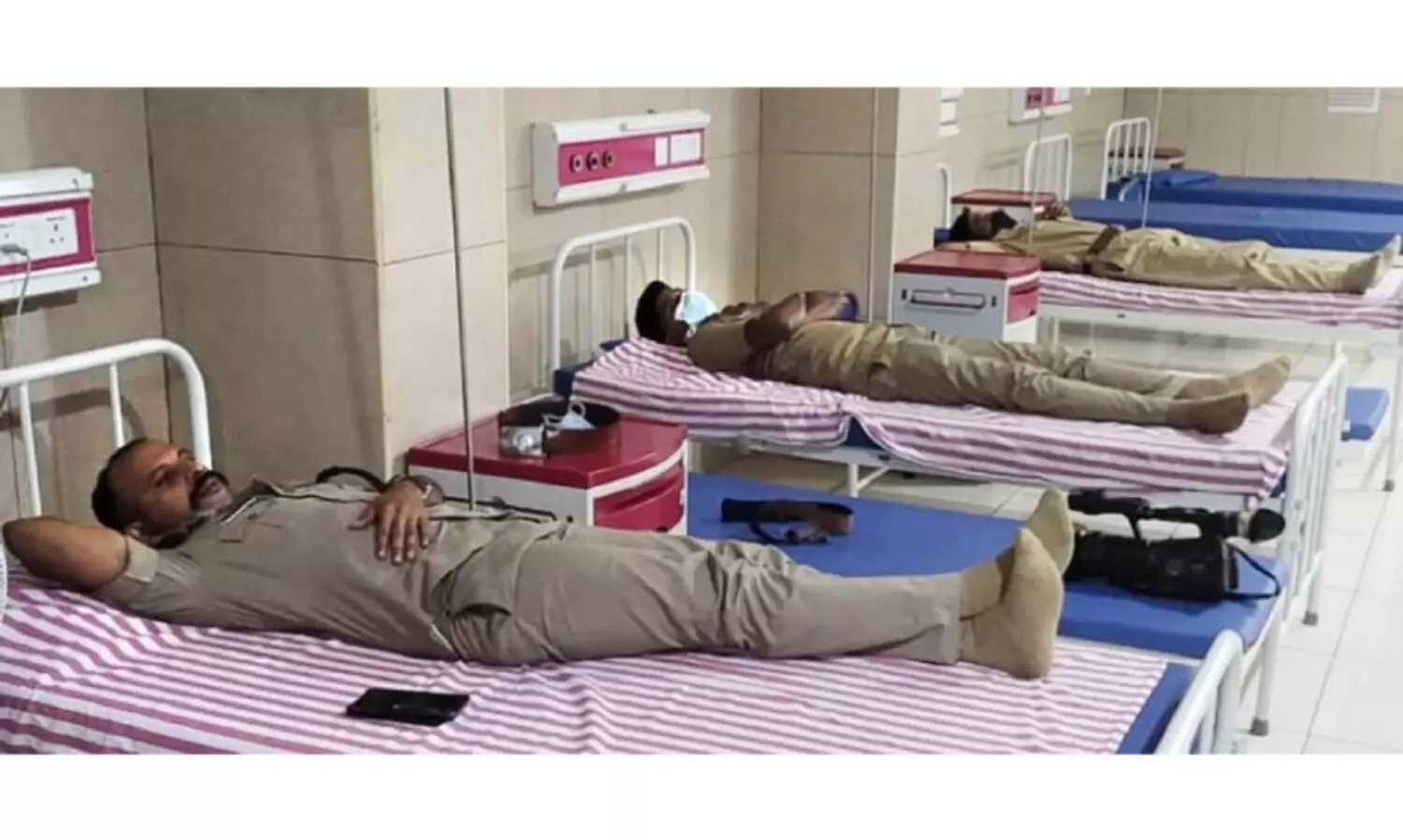 പ്രതിയുമായി പിടിവലിക്കിടെ പൊലീസ് തോക്കിൽനിന്ന്​ വെടി പൊട്ടി; അഞ്ചുപേര്‍ക്ക് പരിക്ക്