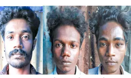 ക​ഞ്ചാ​വും നാ​ട​ന്‍ ബോം​ബു​ക​ളു​മാ​യി ഗു​ണ്ടാ​സം​ഘം പി​ടി​യി​ല്‍