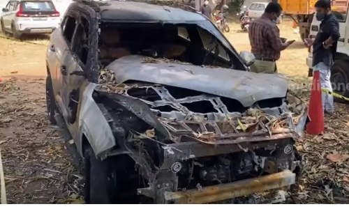 Vehicles on fire in the vicinity of the Civil Station; The corporation said it was a mystery