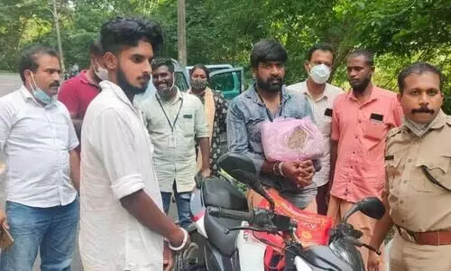 രണ്ട് കിലോ കഞ്ചാവുമായി എസ്.എഫ്.ഐ നേതാവ് പിടിയിൽ