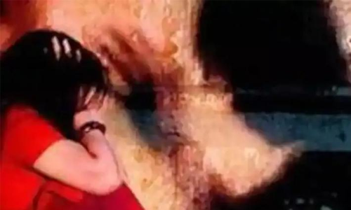 വീട്ടിൽ അതിക്രമിച്ചുകയറി പീഡനം; പരാതി നൽകിയ ഭർത്താവിന് മർദനം