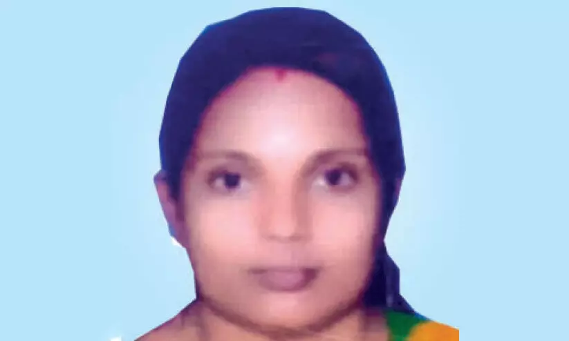 ചെടി വിൽപനശാല ജീവനക്കാരി കുത്തേറ്റ് മരിച്ച നിലയിൽ ചെടി വിൽപനശാല ജീവനക്കാരി കുത്തേറ്റ് മരിച്ച നിലയിൽ