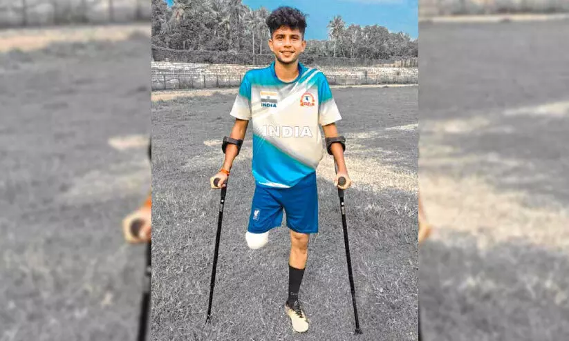 ശബിൻ രാജിന് രാജ്യത്തിനുവേണ്ടി ബൂട്ടണിയാൻ ആഗ്രഹമുണ്ട്; പക്ഷേ... ശബിൻ രാജിന് രാജ്യത്തിനുവേണ്ടി ബൂട്ടണിയാൻ ആഗ്രഹമുണ്ട്; പക്ഷേ...