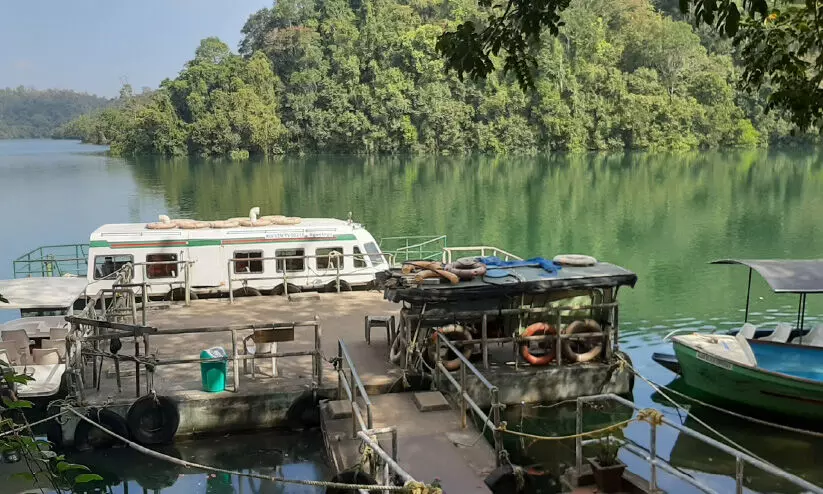 നെയ്യാര്ഡാം ബോട്ട് സവാരിയും നിലച്ചു നെയ്യാര്ഡാം ബോട്ട് സവാരിയും നിലച്ചു