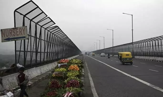 Delhis Air Quality Poor, Minimum Temperature At 8.8 Degrees