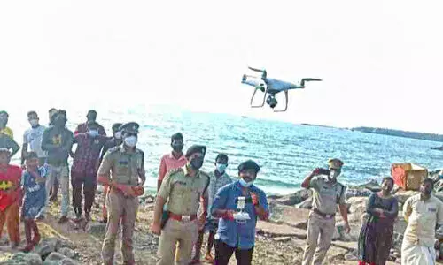 ന്യൂമാഹിയിൽ പൊലീസിന്റെ ഡ്രോൺ പരിശോധന; അഞ്ചു പേർ അറസ്റ്റിൽ