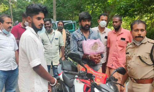 രണ്ടുകിലോ കഞ്ചാവുമായി യുവാക്കൾ പിടിയിൽ
