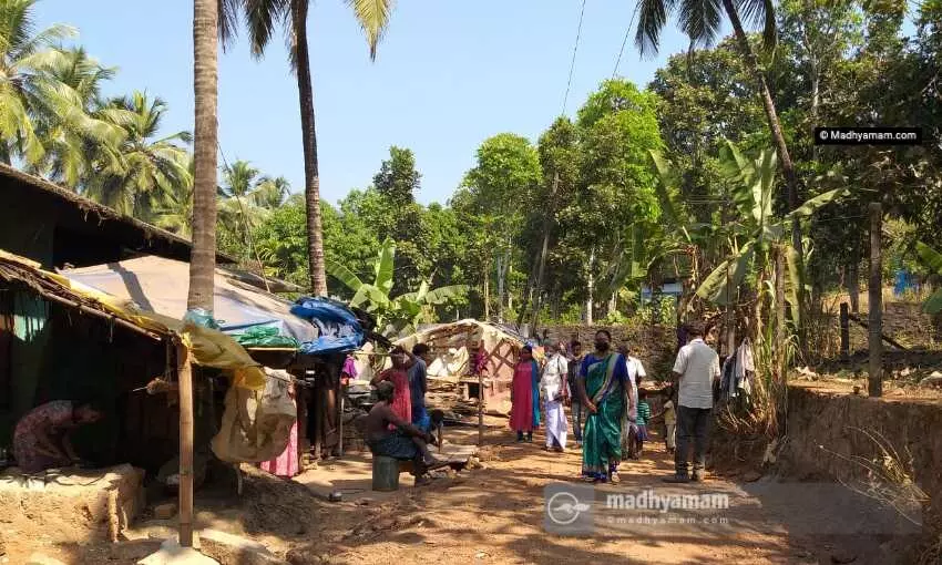 10 ഏക്കർ ഭൂമി അവകാശമുള്ള ആദിവാസികൾക്ക് നൽകിയത് 10 സെൻറിൽ താഴെ; ഉദ്യോഗസ്ഥ വഞ്ചനയുടെ റിപ്പോർട്ട് പുറത്ത് 10 ഏക്കർ ഭൂമി അവകാശമുള്ള ആദിവാസികൾക്ക് നൽകിയത് 10 സെൻറിൽ താഴെ; ഉദ്യോഗസ്ഥ വഞ്ചനയുടെ റിപ്പോർട്ട് പുറത്ത്