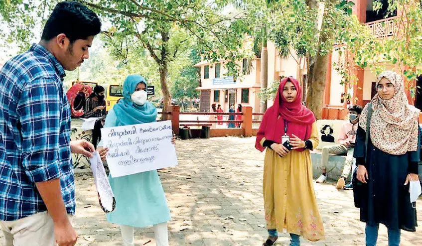 Protest against Ramachandran Commission report depriving students of travel rights