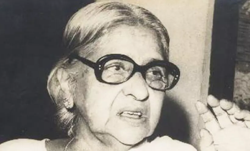 എഴുത്തുകാരിക്കൊപ്പം വീണുകിട്ടിയ ഒരു ഞായറാഴ്ച; ലളിതാംബിക അന്തർജനത്തെ ഓർക്കുന്നു എഴുത്തുകാരിക്കൊപ്പം വീണുകിട്ടിയ ഒരു ഞായറാഴ്ച; ലളിതാംബിക അന്തർജനത്തെ ഓർക്കുന്നു