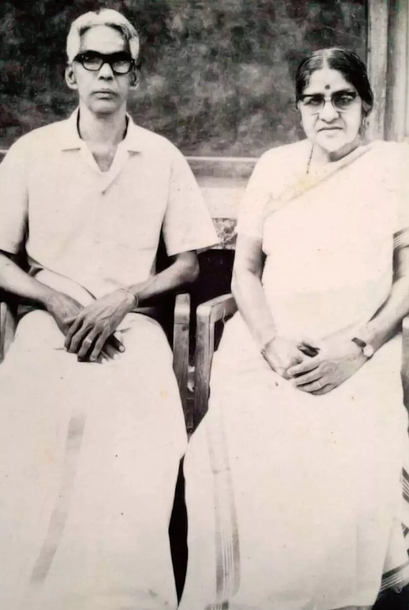 ലളിതാംബിക അന്തർജനവും ഭർത്താവ് നാരായണൻ നമ്പൂതിരിയും ലളിതാംബിക അന്തർജനവും ഭർത്താവ് നാരായണൻ നമ്പൂതിരിയും