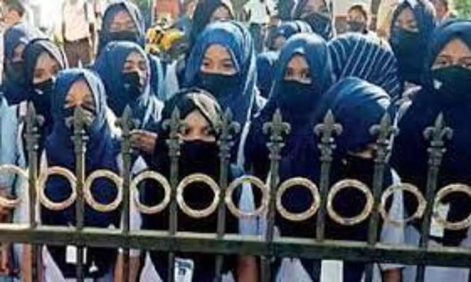 ശിരോവസ്​ത്രത്തി​െൻറ പേരിൽ പഠനവിലക്ക്​: ഭരണഘടന അവകാശത്തിനായി യോജിച്ച പോരാട്ടം വേണം -​െഎവ